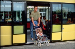 Scania CN94 UB OmniCity, entrance.